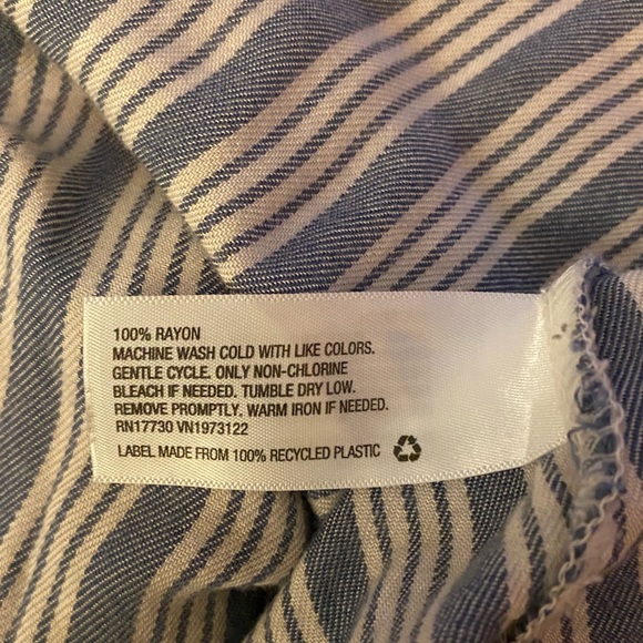 Universal Thread Striped Top - Picture 6 of 6